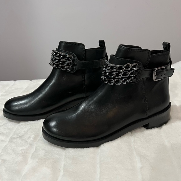 NEW Tory Burch BLOOMFIELD Gunmetal Chain Embellished Black Leather Bootie - Picture 8 of 12